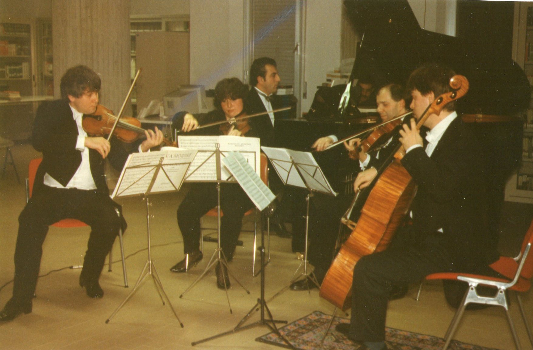 Giulio De Luca con l’Aurora Ensemble nel Quintetto di Schumann, Lanusei 1996