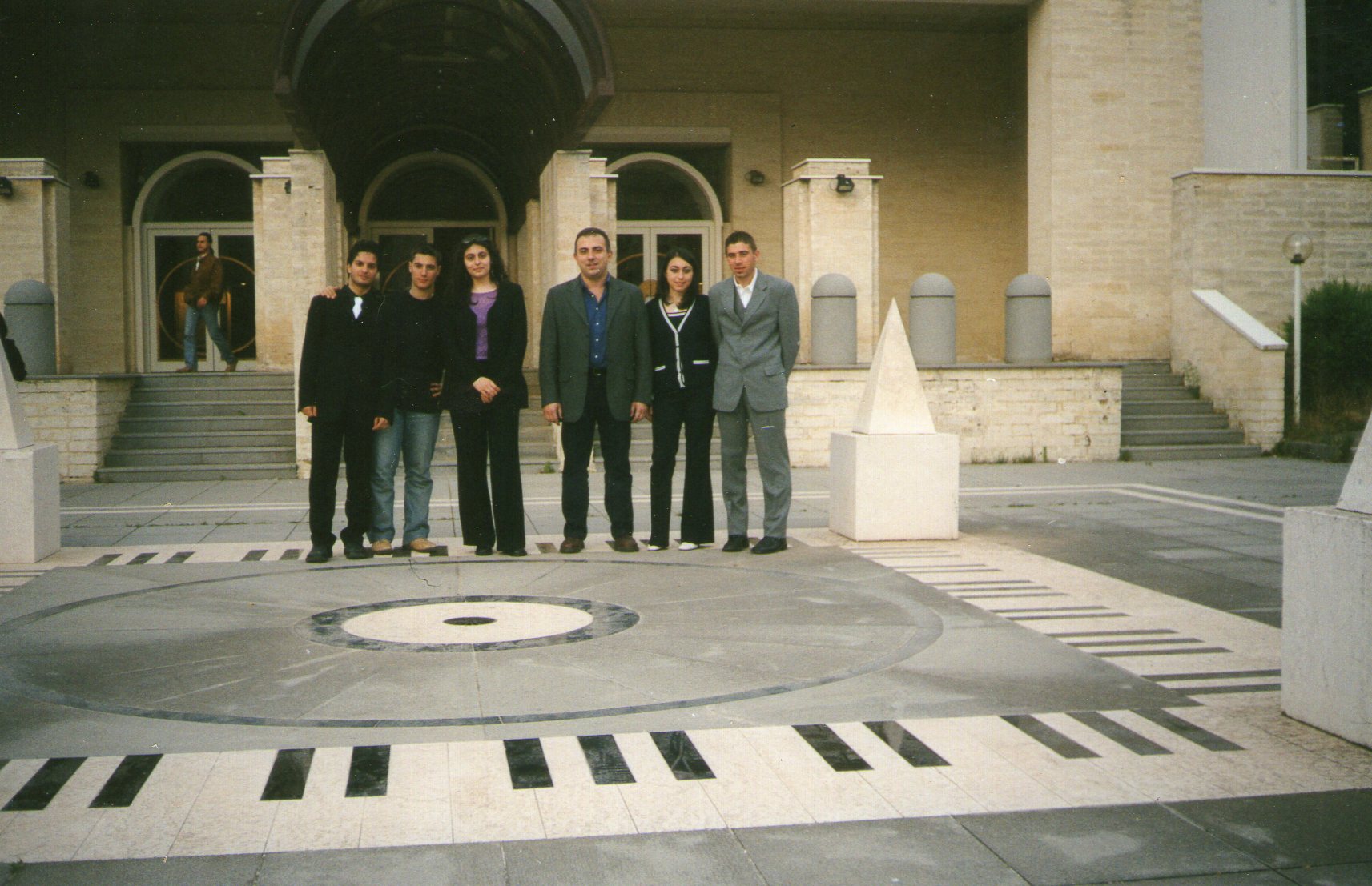 Giulio De Luca con alcuni studenti del Conservatorio di Potenza nel 2003