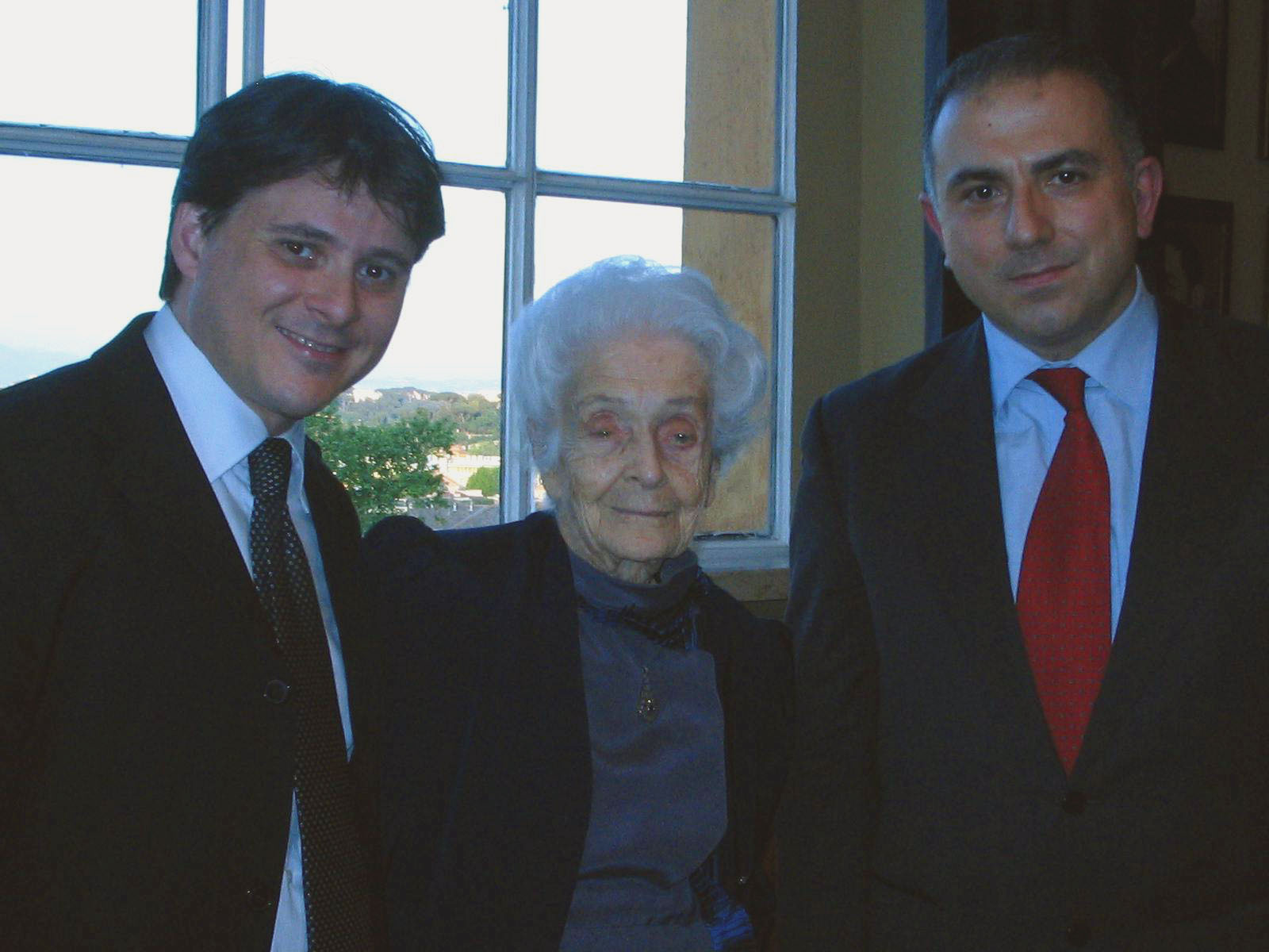 Giulio De Luca con Riccardo Bonaccini e Rita Levi-Montalcini all’Accademia di Spagna, Roma 2009